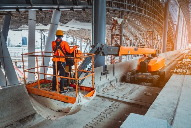 Basic Safety Tips When Operating a Construction Lift